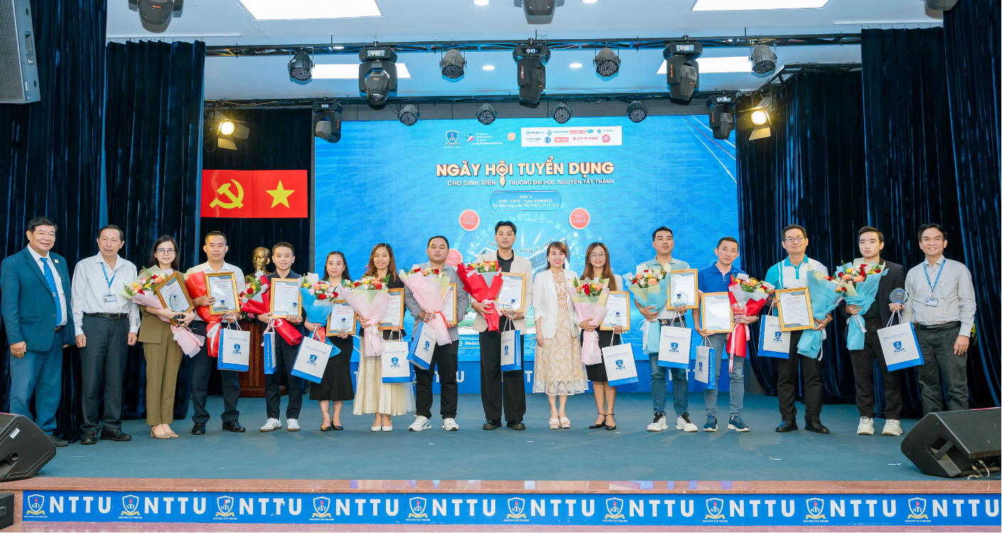 “SĂN” VIỆC XỊN – “HỐT” QUÀ KHỦNG CÙNG CIRCLE K TẠI ĐẠI HỌC NGUYỄN TẤT THÀNH