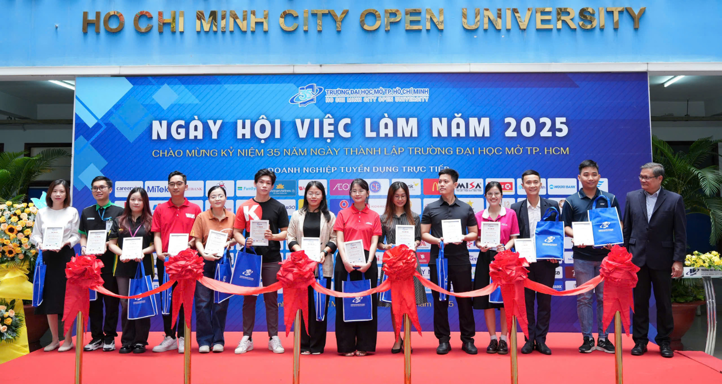 CIRCLE K BÙNG NỔ TẠI JOB FAIR ĐẠI HỌC MỞ 2025